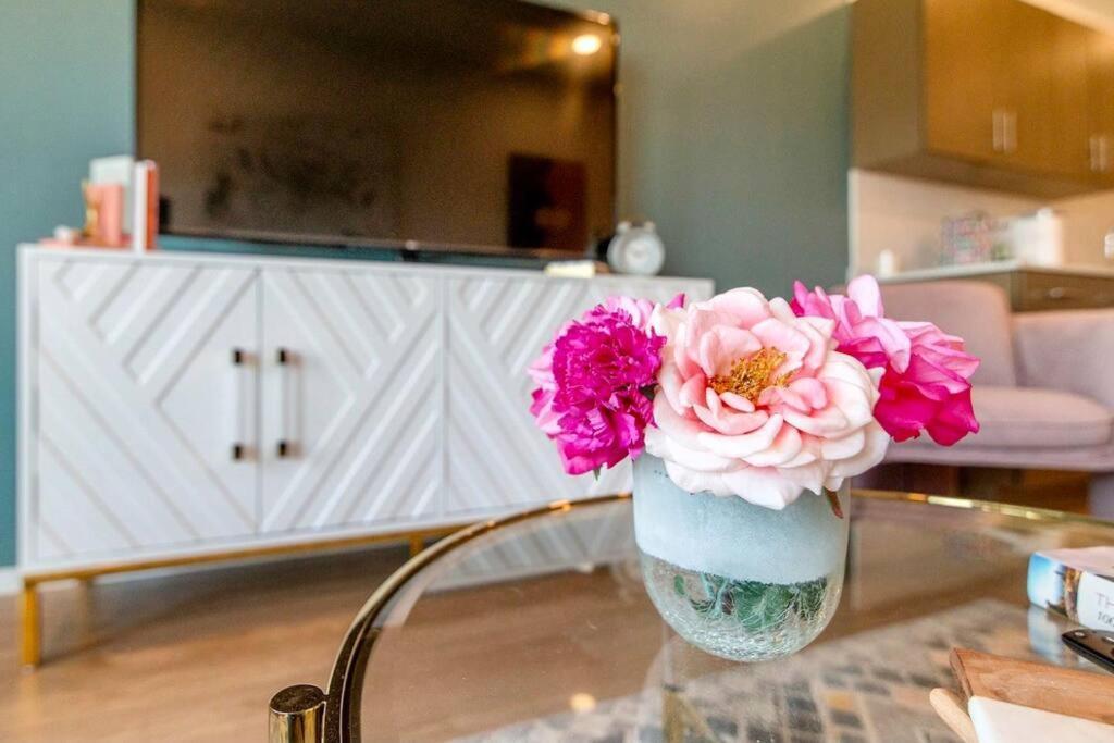 Stylish Downtown Condo W/ Pool & Parking Nashville Eksteriør bilde