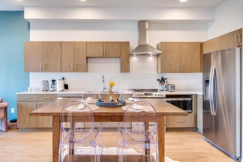 Stylish Downtown Condo W/ Pool & Parking Nashville Eksteriør bilde