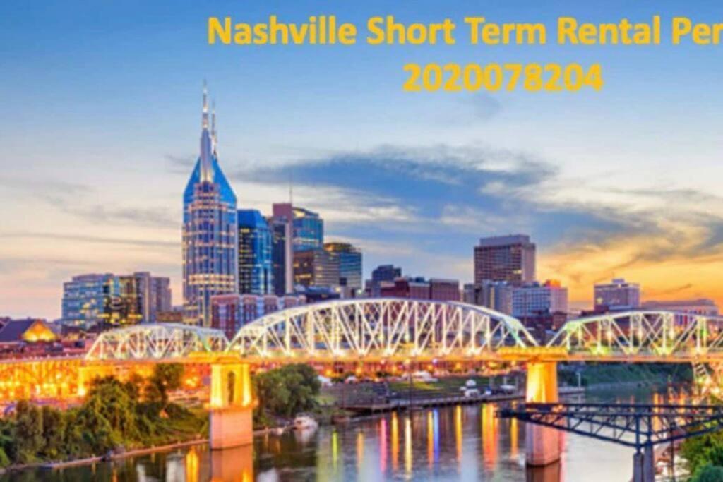 Stylish Downtown Condo W/ Pool & Parking Nashville Eksteriør bilde