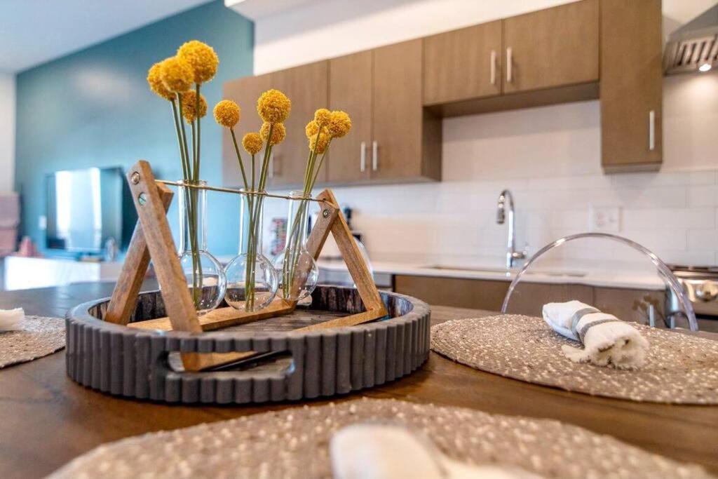 Stylish Downtown Condo W/ Pool & Parking Nashville Eksteriør bilde