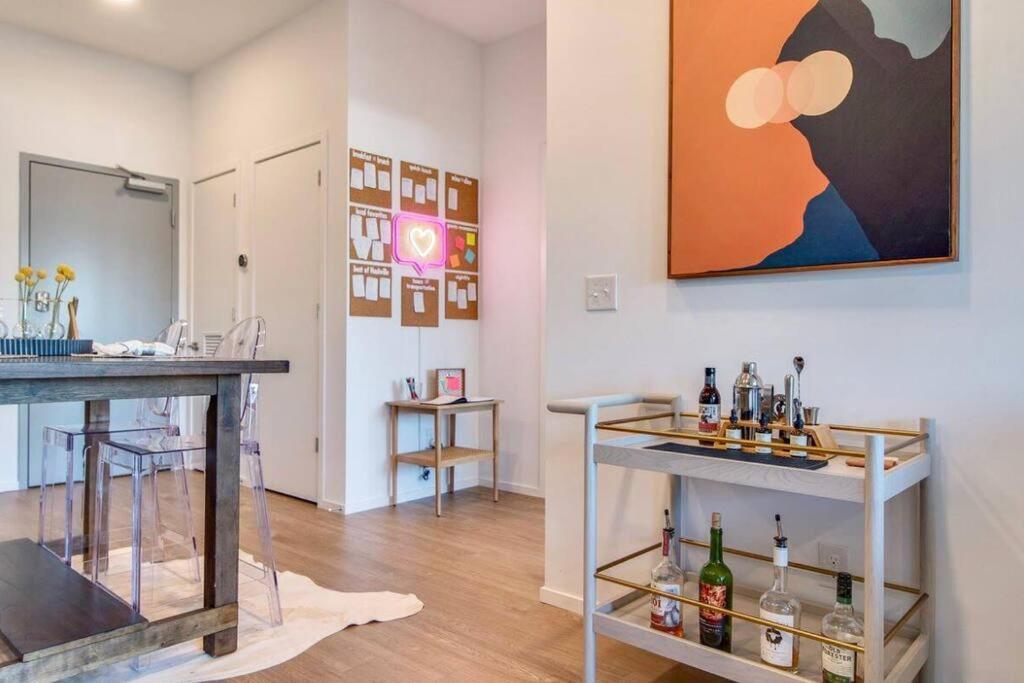 Stylish Downtown Condo W/ Pool & Parking Nashville Eksteriør bilde
