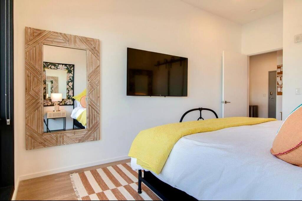 Stylish Downtown Condo W/ Pool & Parking Nashville Eksteriør bilde