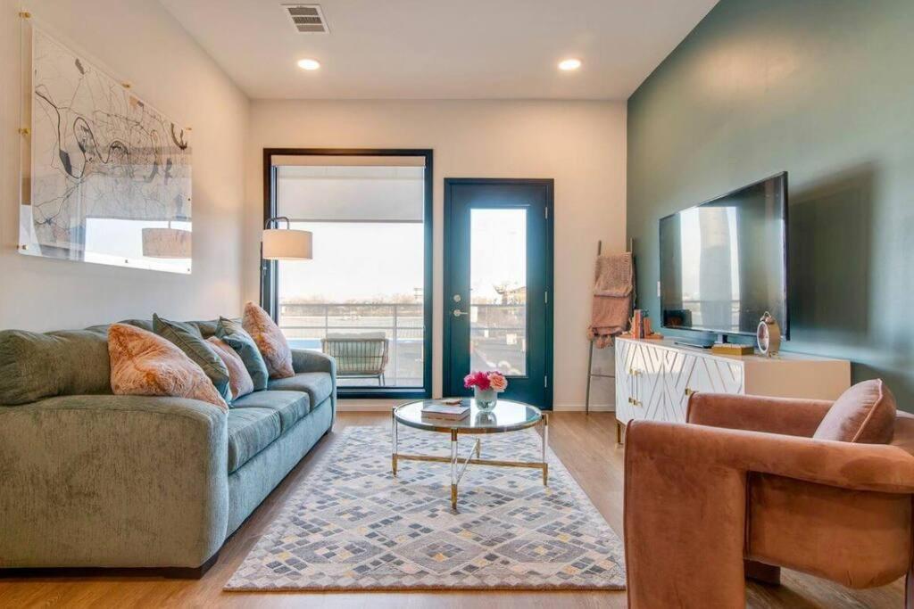Stylish Downtown Condo W/ Pool & Parking Nashville Eksteriør bilde